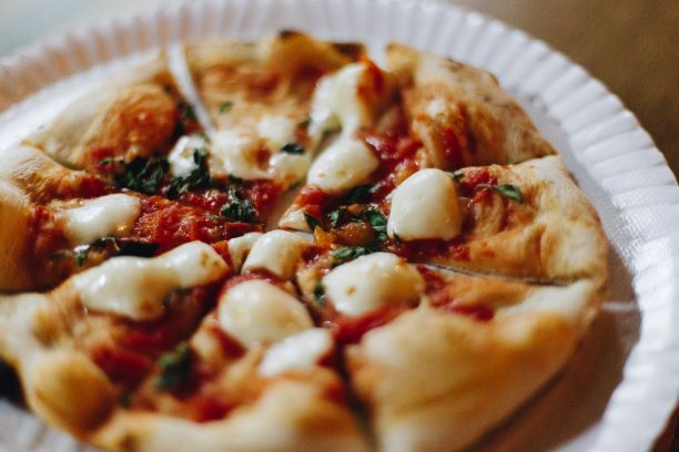 Madá Pizza e Vinho traz pizzas com tradição napoletana para Coletiza