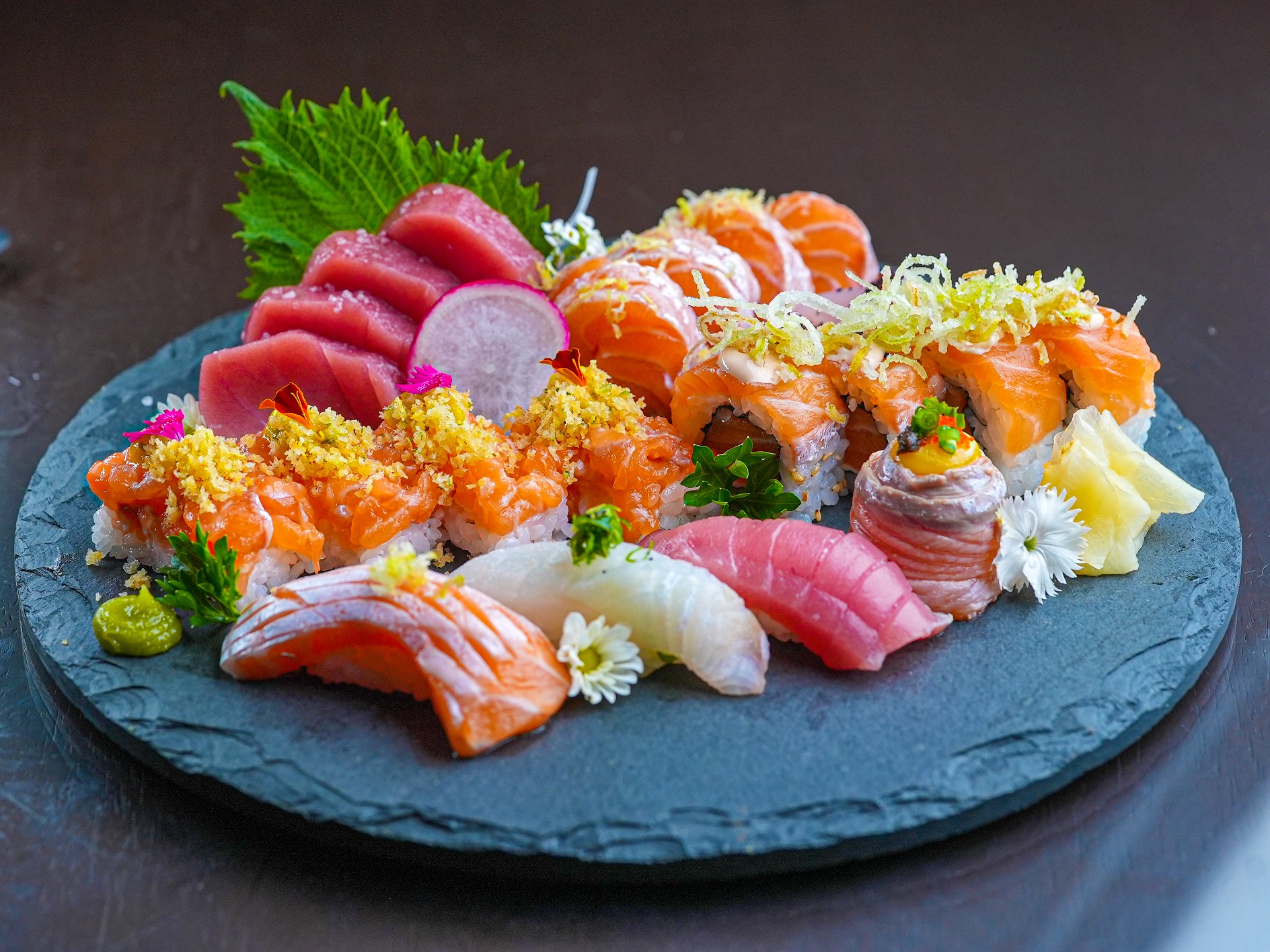 Mazu Japanese Cuisine destaca sabores do cardápio a la carte Sucesso com o serviço de kaiten (a famosa esteira japonesa),  o Mazu Japanese Cuisine se destaca também por pratos a la carne b