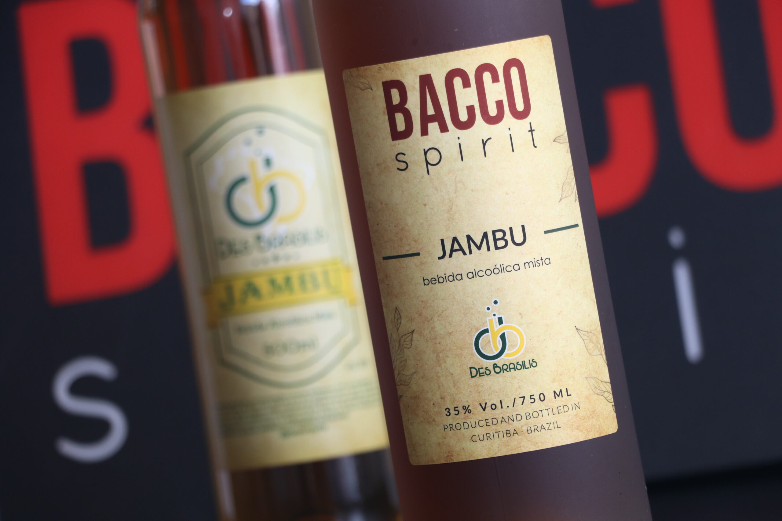 Bacco Spirit celebra aquisição da Des Brasilis com lançamento da inovadora Vodka com Jambu Aquisição da cachaçaria curitibana especializada em cachaça com jambu faz parte da consolidação da Bacco Spirit