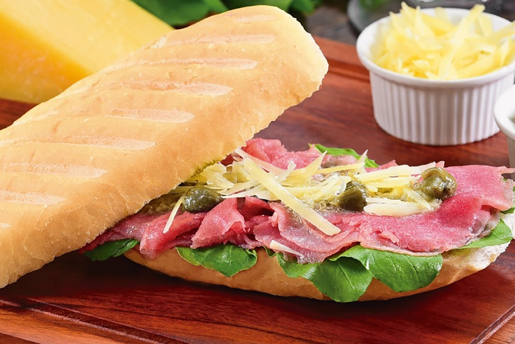 Os sanduíches e as saladas estão entre os pratos mais pedidos do Au-Au Lanches. Mas a rede de lanchonetes traz em seu cardápio surpresas