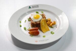 Chef Alessandro Picoli, responsável pela cozinha do Kurytyba Gastronomia, trouxe na programação o prato campeão do concurso “O Quilo é Nosso”