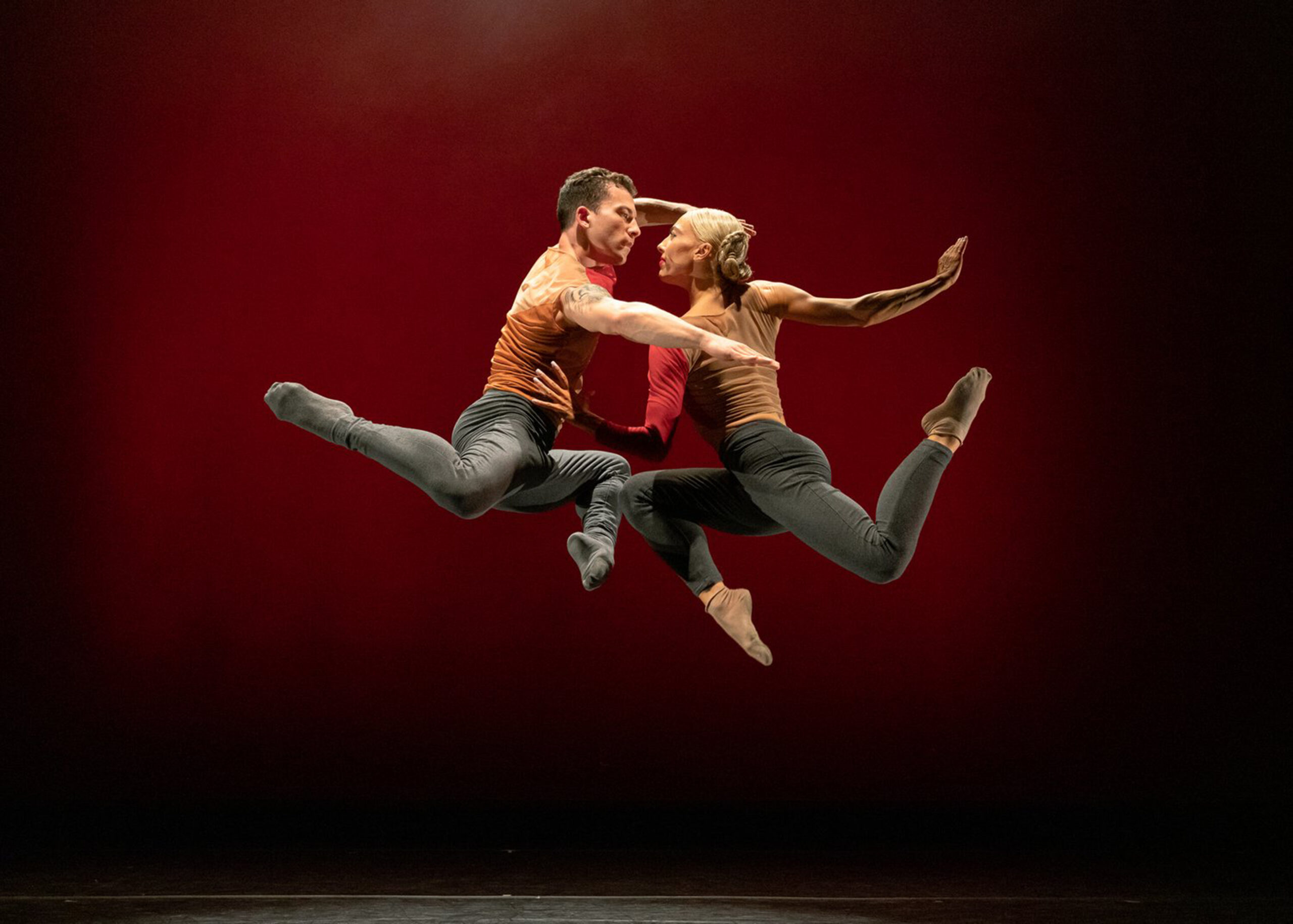 Companhia de dança internacional chega a Curitiba com a turnê Parsons Dance