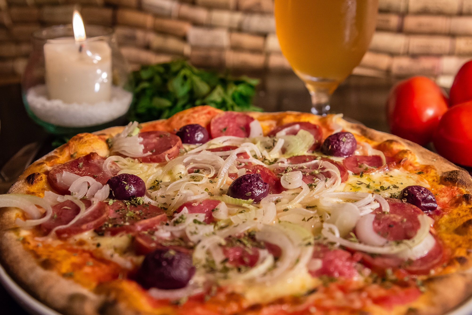 Terça-feira é dia de open de vinho e gin com pizza individual por apenas R$ 89