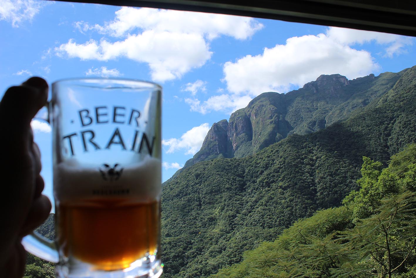 Pioneiro no país na união entre cervejas artesanais e turismo ferroviário, o Beer Train segue um roteiro marcado pela deslumbrante paisagem da Mata Atlântica