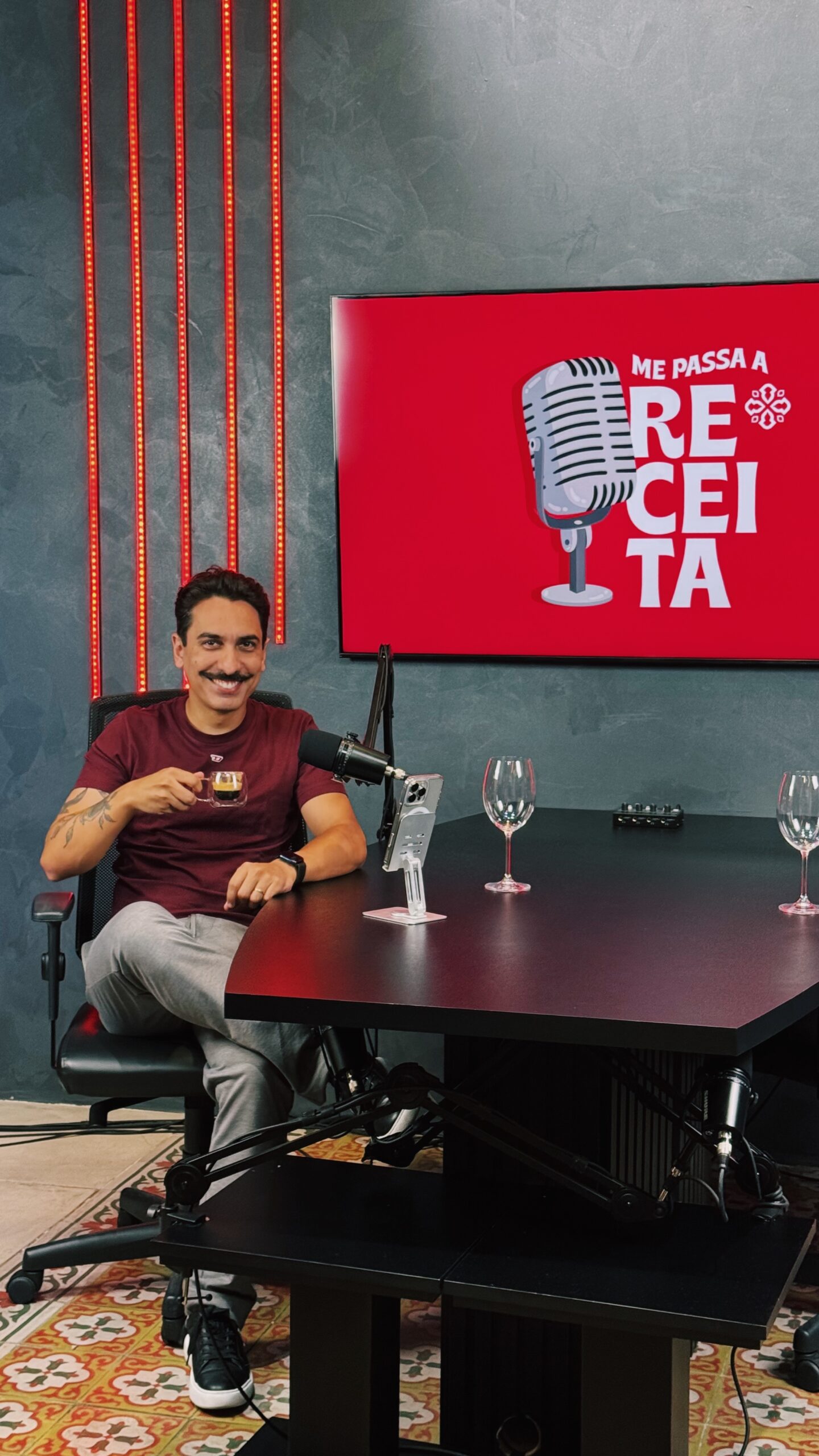 Podcast “Me Passa a Receita” vai revelar os bastidores da gastronomia curitibana