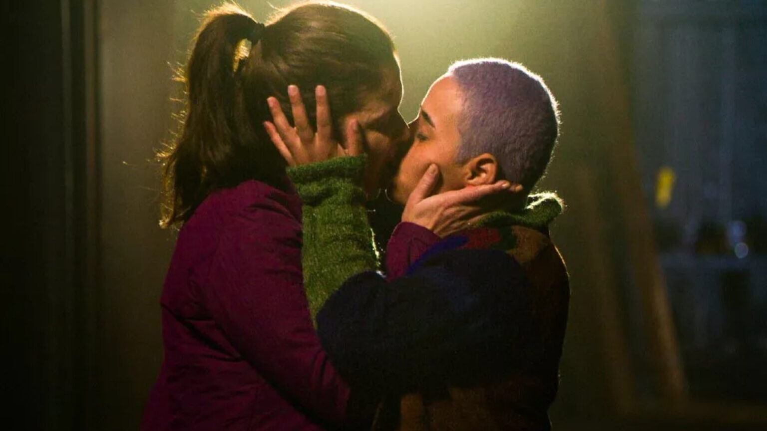 Já estão à venda os ingressos para as mais de 90 produções que integram a programação do 14º Olhar de Cinema - Festival Internacional de Curitiba. 