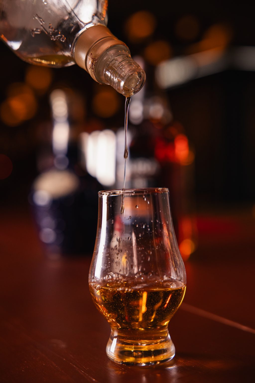 TAJ Curitiba aposta em experiência autodidata e sensorial para se tornar referência em whisky no Brasil