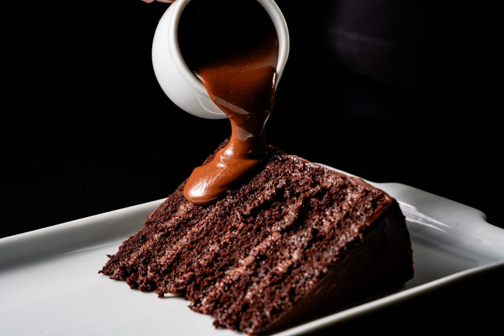 Com trajetória reconhecida por sua criatividade e receitas autorais, a confeiteira curitibana Roberta Schwanke inicia um novo capítulo da sua marca com a reinauguração da loja no bairro Bigorrilho,