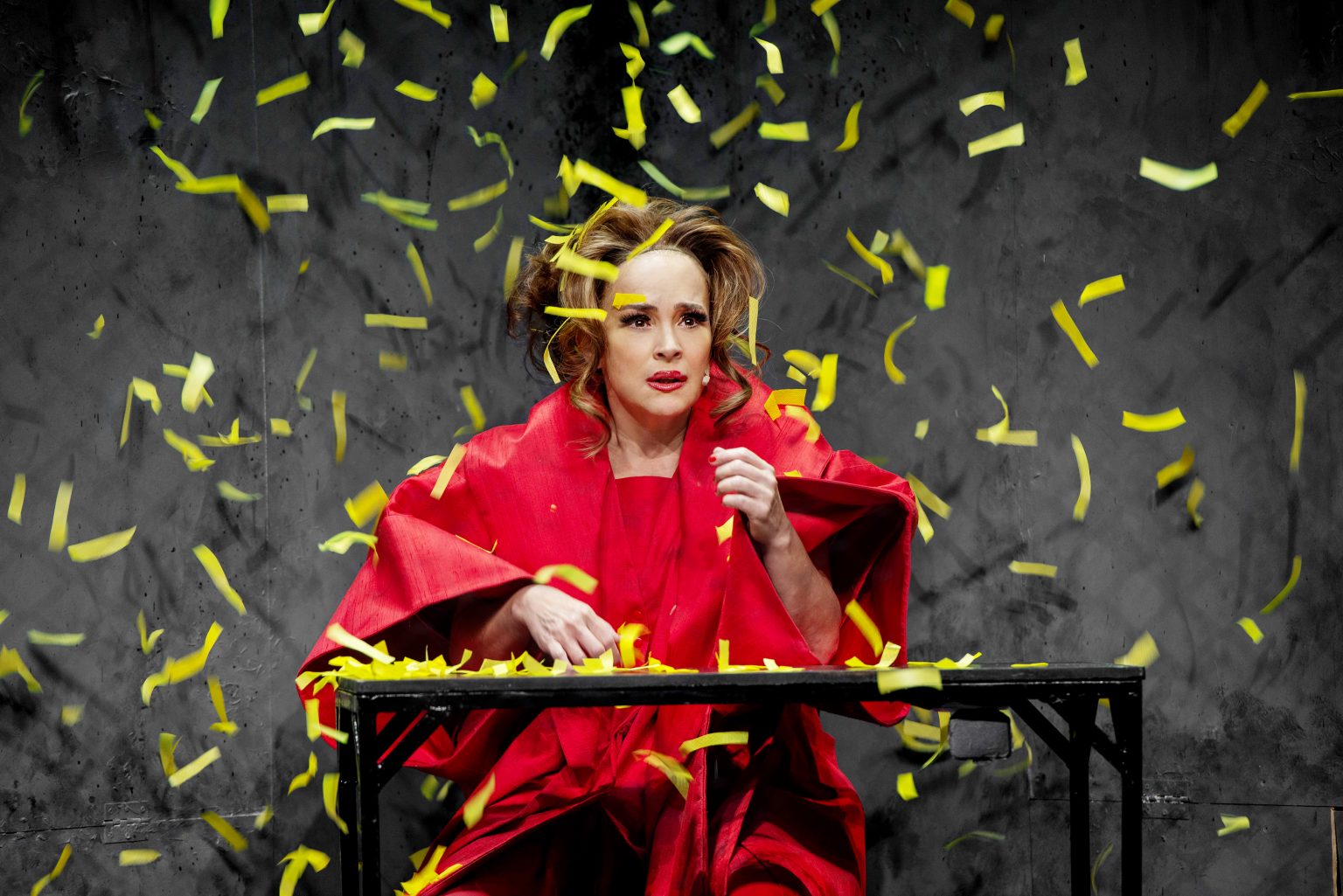 Espetáculo “O Papel de Parede Amarelo e Eu” chega a Curitiba após temporadas de sucesso no Rio de Janeiro e em São Paulo