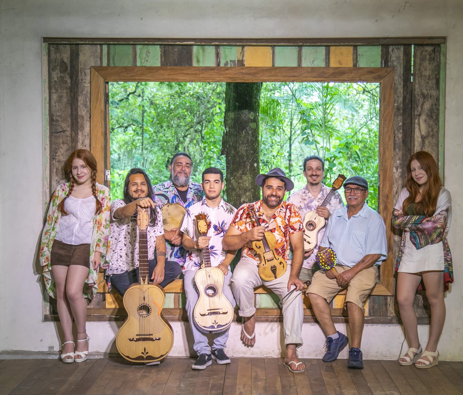 Grupos de fandango caiçara do litoral paranaense se apresentam no Teatro Paiol