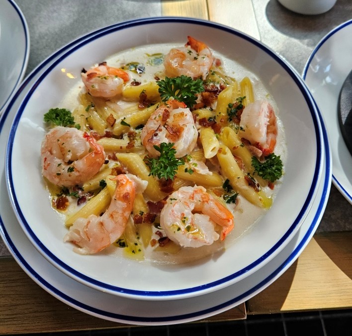 Restaurante Jangaroo comemora aniverário com taça de espumante para os clientes