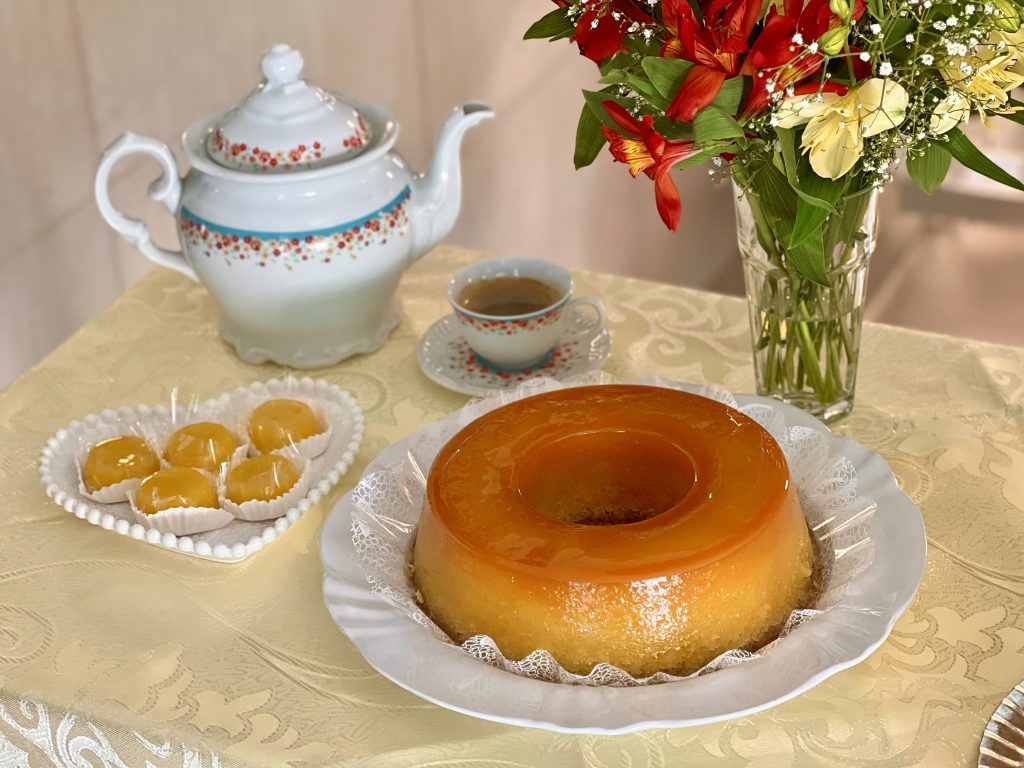 Só quindins celebra o Dia dos Pais com bolos afetivos e muito sabor O Dia dos Pais está chegando — será celebrado no domingo, 10 de agosto — e a SÓQUINDINS já está com seu cardápio especial de encomendas aberto.