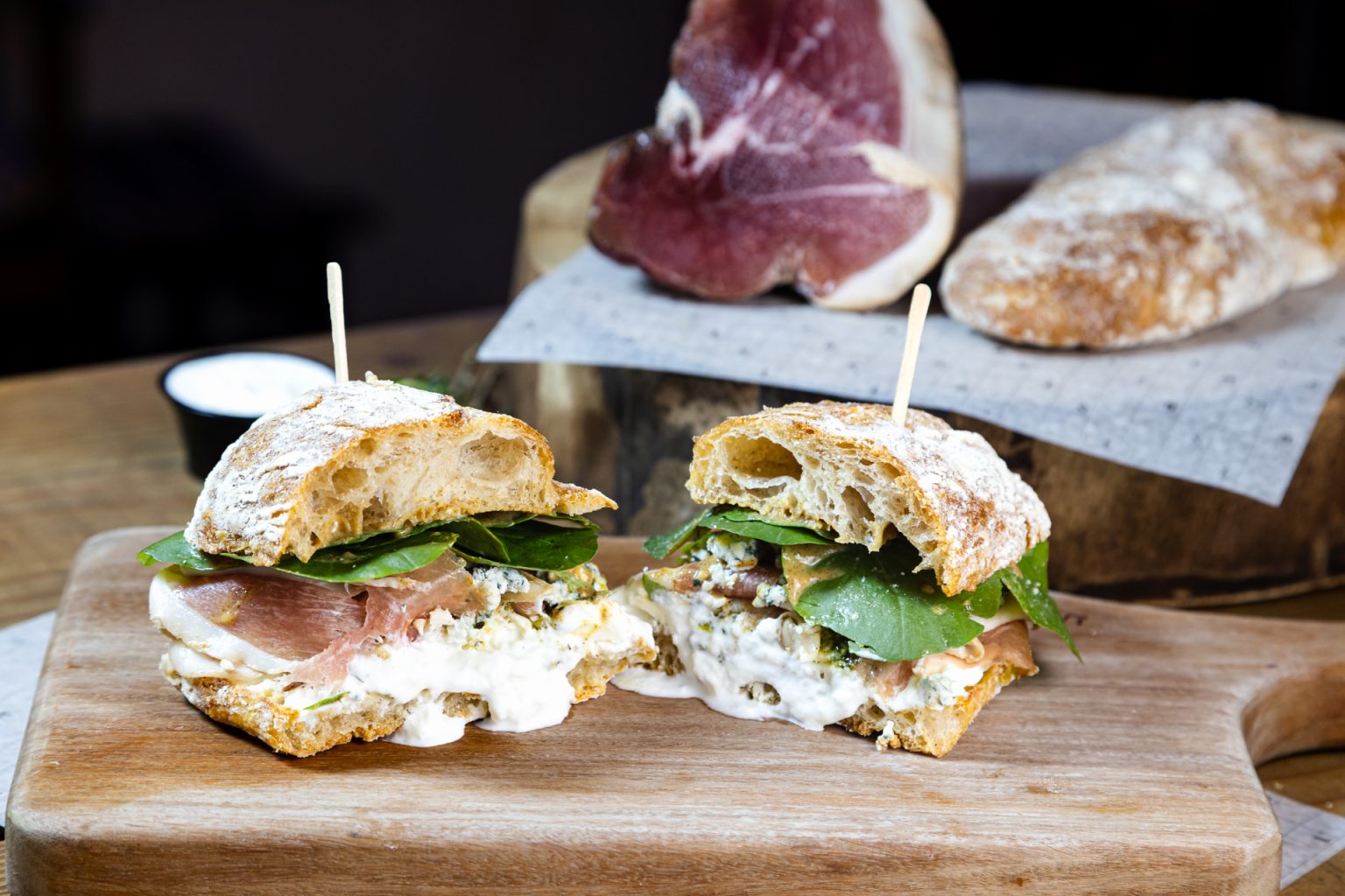 De aposta na pandemia à referência curitibana em charcutaria: os 4 anos do Sallumer Tap Co.