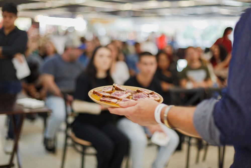 Maior evento gastronômico do Sul do Brasil começa neste sábado (27), em Curitiba Maior evento gastronômico do Sul do Brasil começa neste sábado (27), em Curitiba