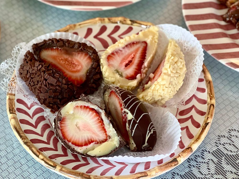 Festival do Morango movimenta vitrine da SÓQUINDINS até 4 de outubro