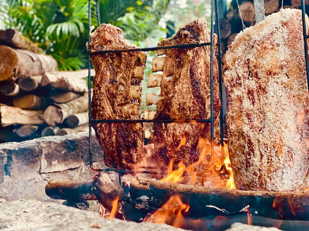 Churrascada do Açougueiro promete o melhor do fogo de chão em Curitiba neste sábado (11) Churrascada do Açougueiro promete o melhor do fogo de chão em Curitiba neste sábado (11)