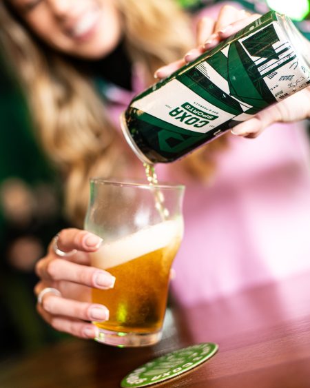 Coxa Sports Bar lança cervejas artesanais em parceria com Frohenfeld e Ignorus
