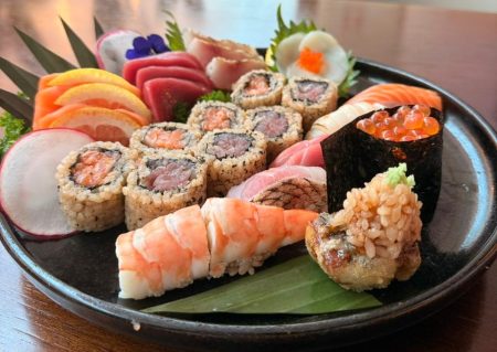 Restaurante incorpora bluefin, vieiras e enguia nos combinados