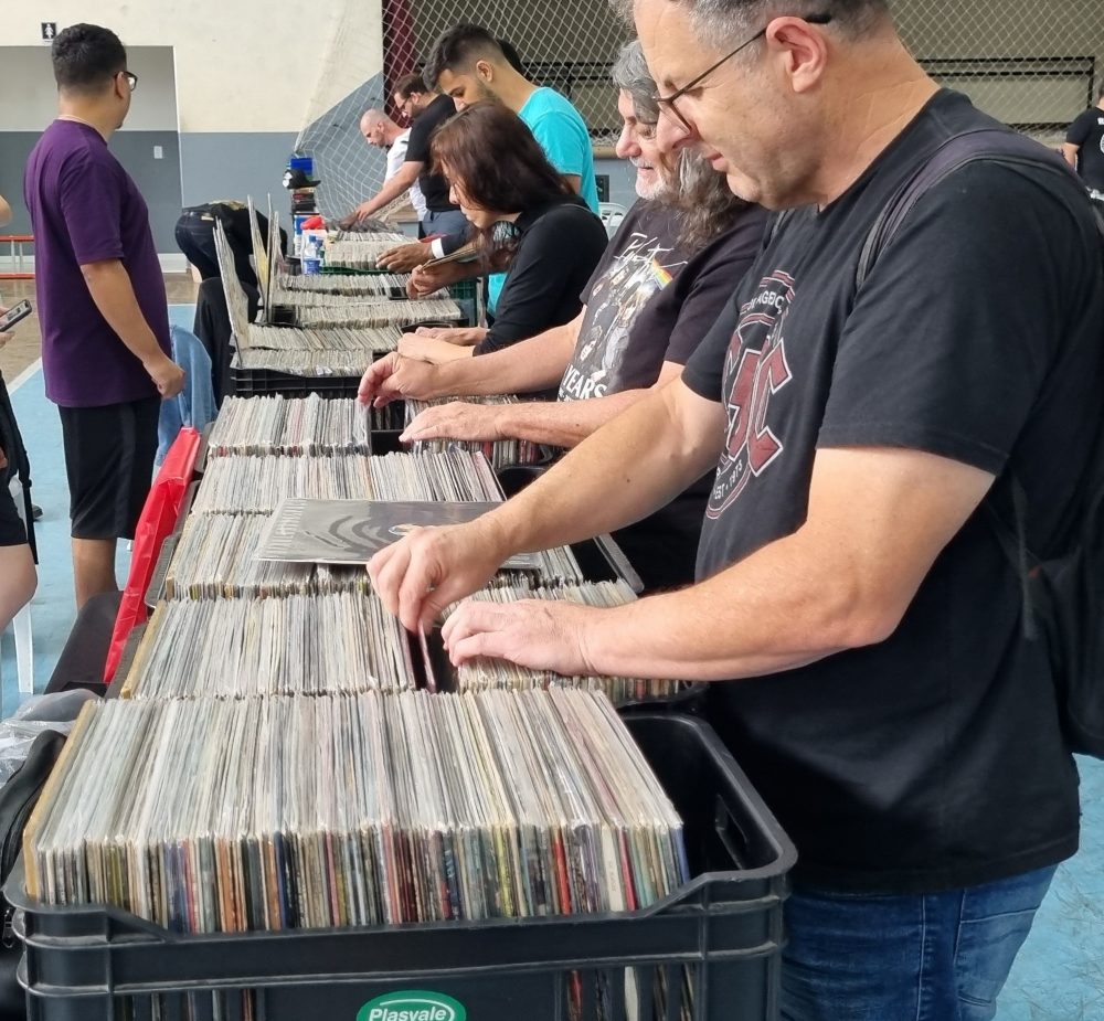Vinil com feijoada: duas paixões de sábado se encontram na 1ª Feira CWB Vinil Project
