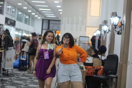 Entre fantasias e histórias assombradas, Halloween do Saí do Armário tem apoio do Tour Curitiba Sombria