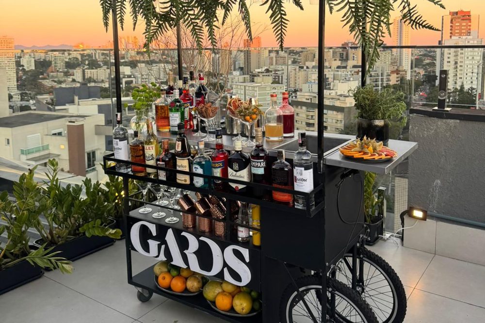 Carrinho de drinks leva alta coquetelaria para eventos