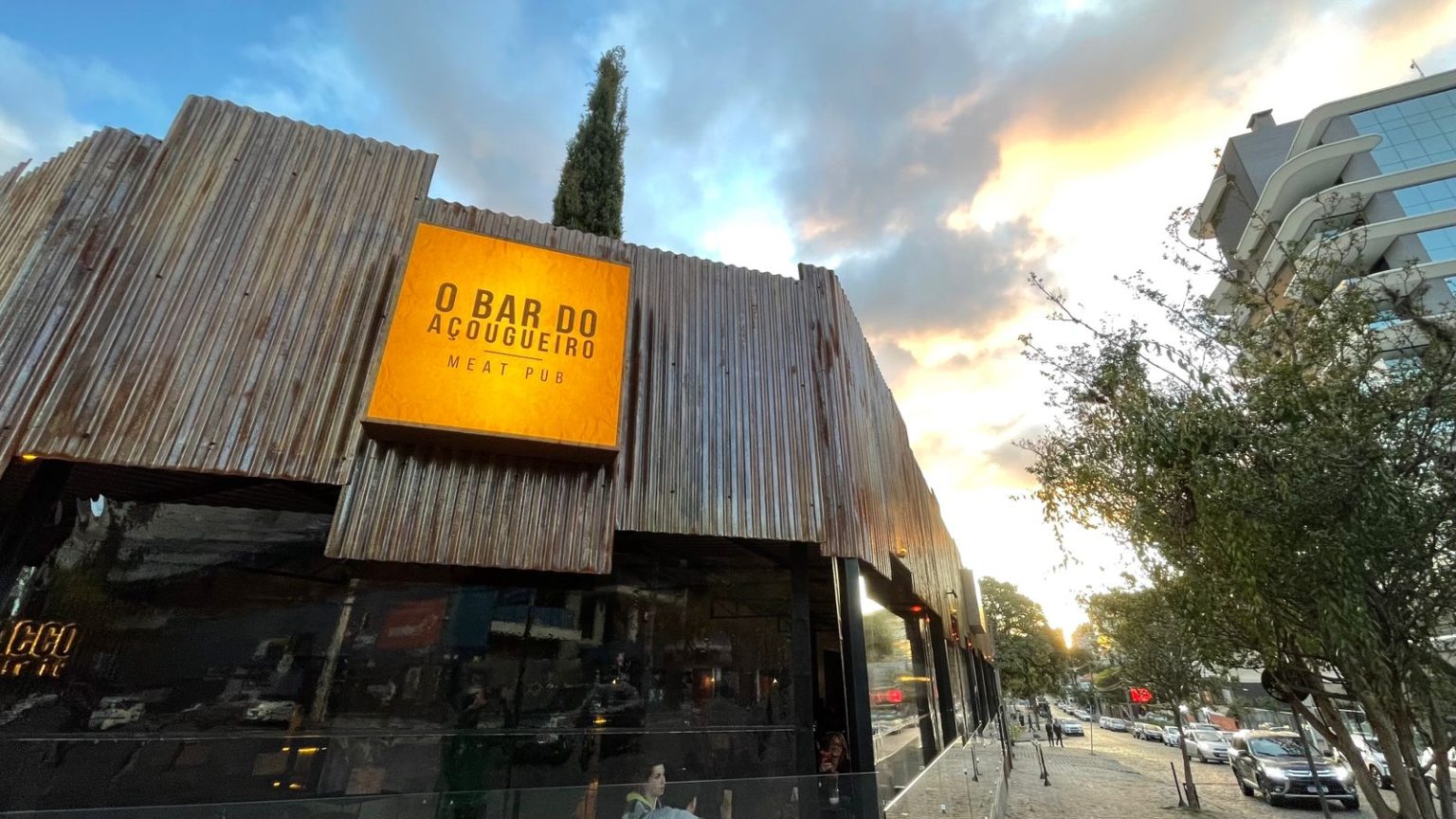 O Bar do Açougueiro no Batel comemora 3 anos com festa open bar