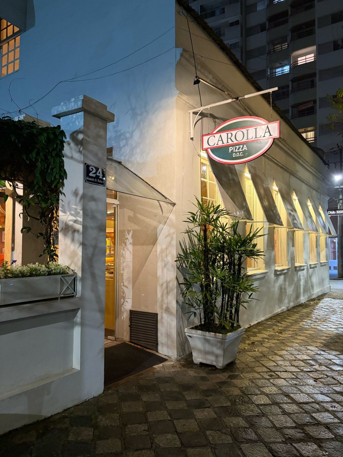 Carolla Pizza D.O.C celebra 25 anos como referência em pizza artesanal em Curitiba