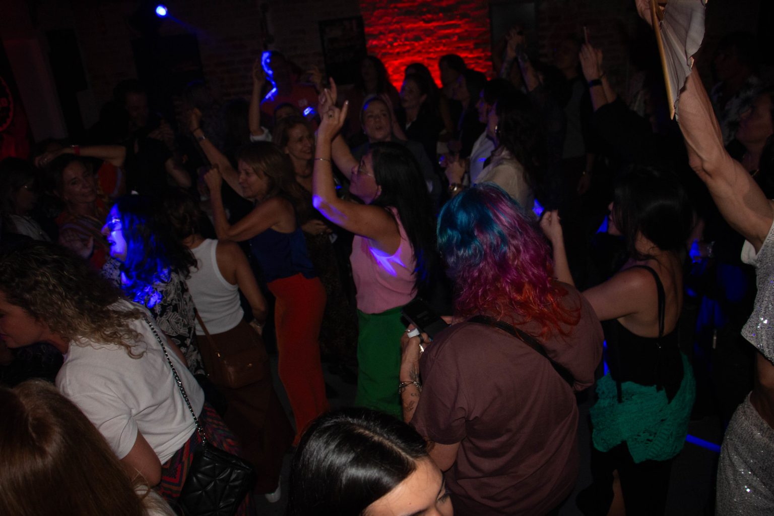 Juro que Danço: balada do meio-dia une música, bem-estar e impacto social em Curitiba Créditos - Matthieu Joannon-unsplash