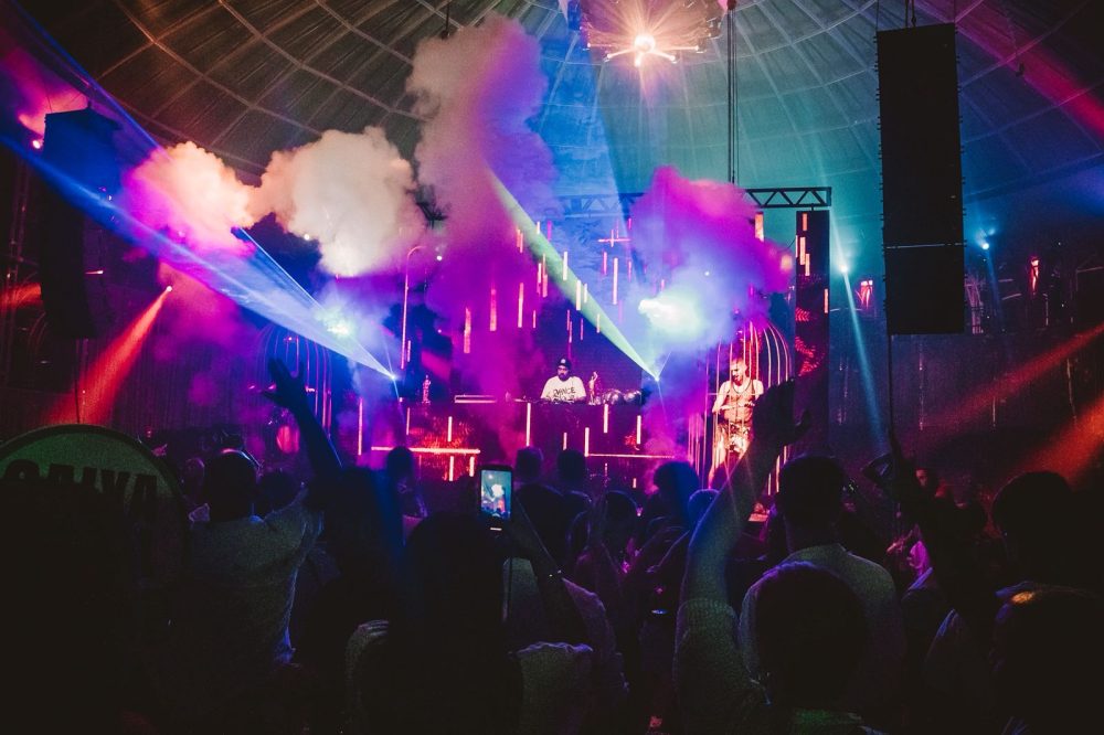 Nova edição da maior festa de Réveillon de Curitiba reúne ampla programação musical na Ópera de Arame Nova edição da maior festa de Réveillon de Curitiba reúne ampla programação musical na Ópera de Arame