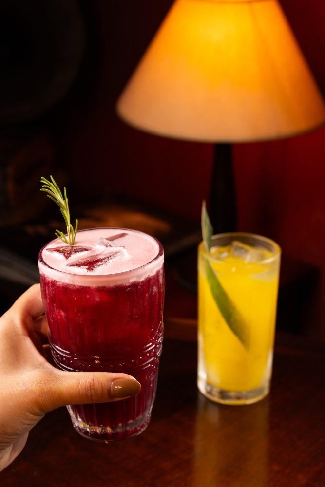 Cão Véio Curitiba lança dois drinks especiais de verão disponíveis até o fim de janeiro