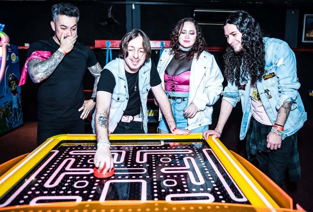 Noite pop com pegada roqueira toma conta do Sheridan´s