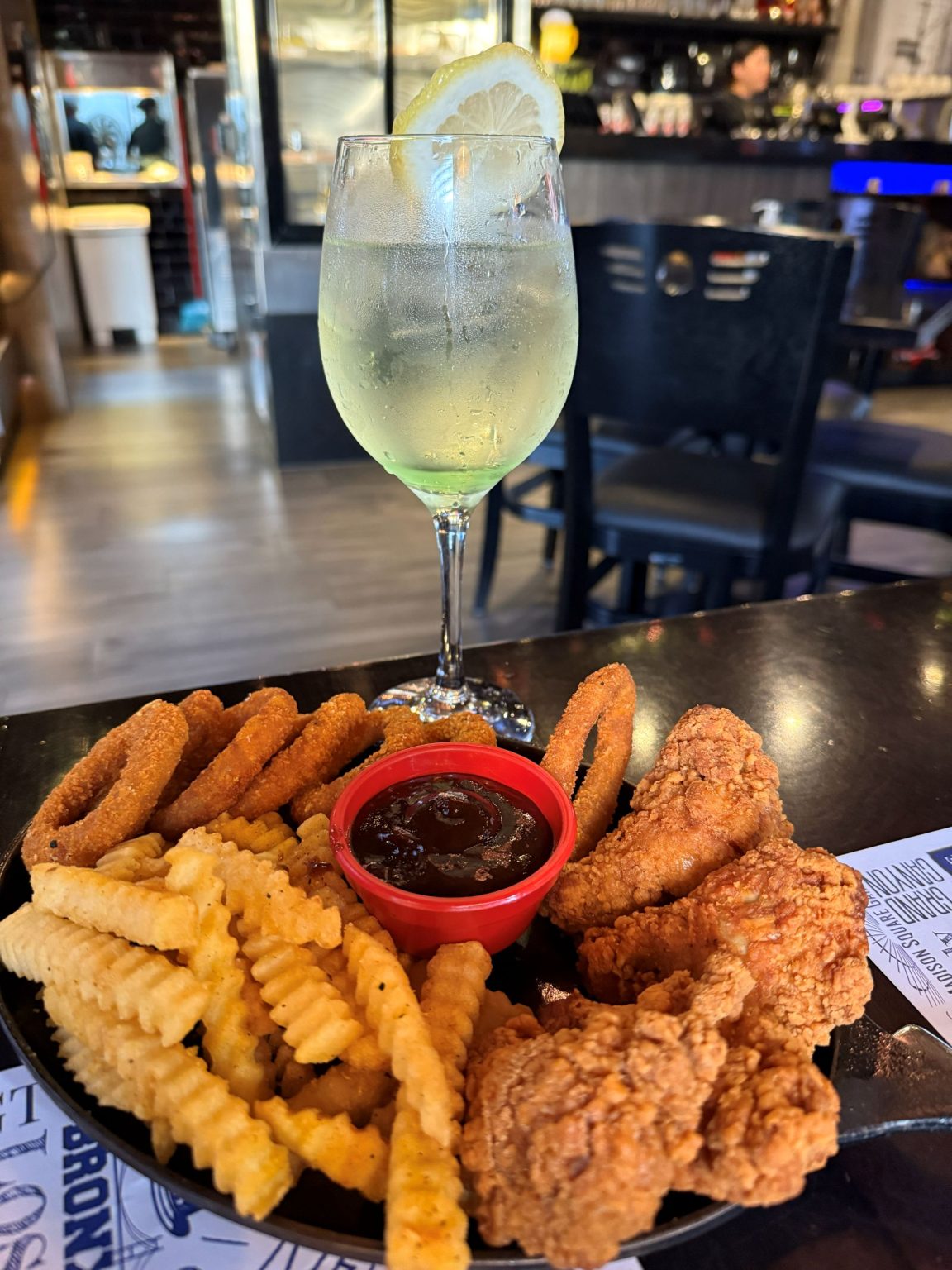 Happy Hour no The American Way Cafe