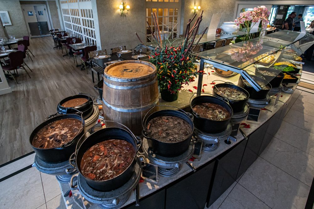 Após pausa de verão, a tradicional Feijoadíssima do Mabu Curitiba Business retorna no dia 21/2, aos sábados, no Restaurante Brasserie, no Centro de Curitiba....