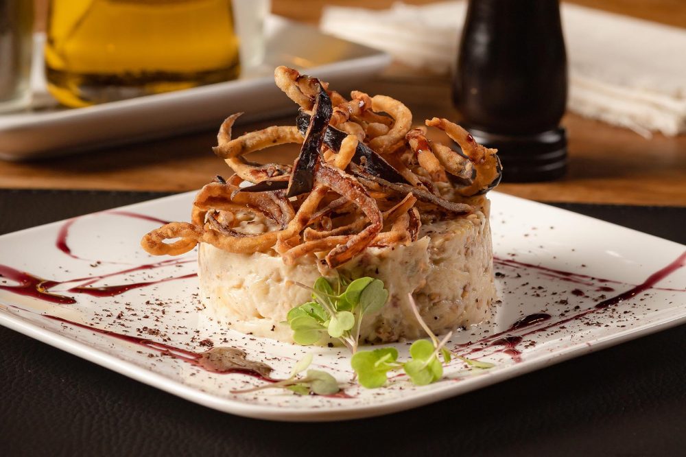 Os fãs da gastronomia podem aproveitar o feriadão do Dia do Trabalho para curtir o movimentado circuito de restaurantes de Curitiba. Um dos endereços mais reconhecidos da cidade, o restaurante árabe Le Mir Curitiba funcionará com programação normal no feriado.