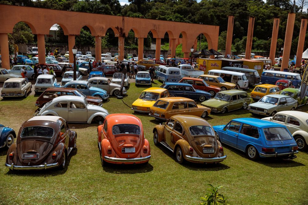 Sétima edição do Curitiba Volksfest ocorre de 1 a 3 de maio, no Bosque São Cristóvão, com exposição de veículos raros e exclusivos da marca Volkswagen, ampla programação musical, feira de antiguidades, gastronomia e atividades para toda a família.