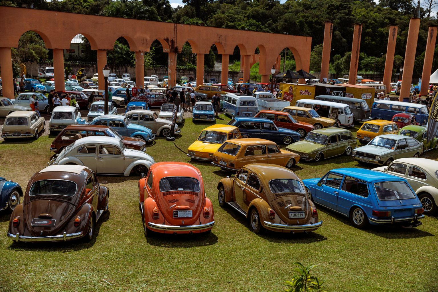 Sétima edição do Curitiba Volksfest ocorre de 1 a 3 de maio, no Bosque São Cristóvão, com exposição de veículos raros e exclusivos da marca Volkswagen, ampla programação musical, feira de antiguidades, gastronomia e atividades para toda a família.