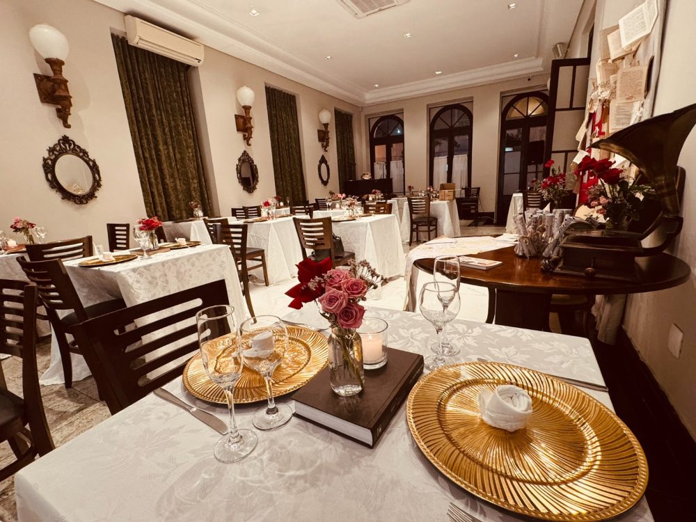 O Johnscher by SJ Hotéis & Resort promove, no dia 12 de junho, um jantar especial de Dia dos Namorados. A proposta é oferecer experiência gastronômica cultural