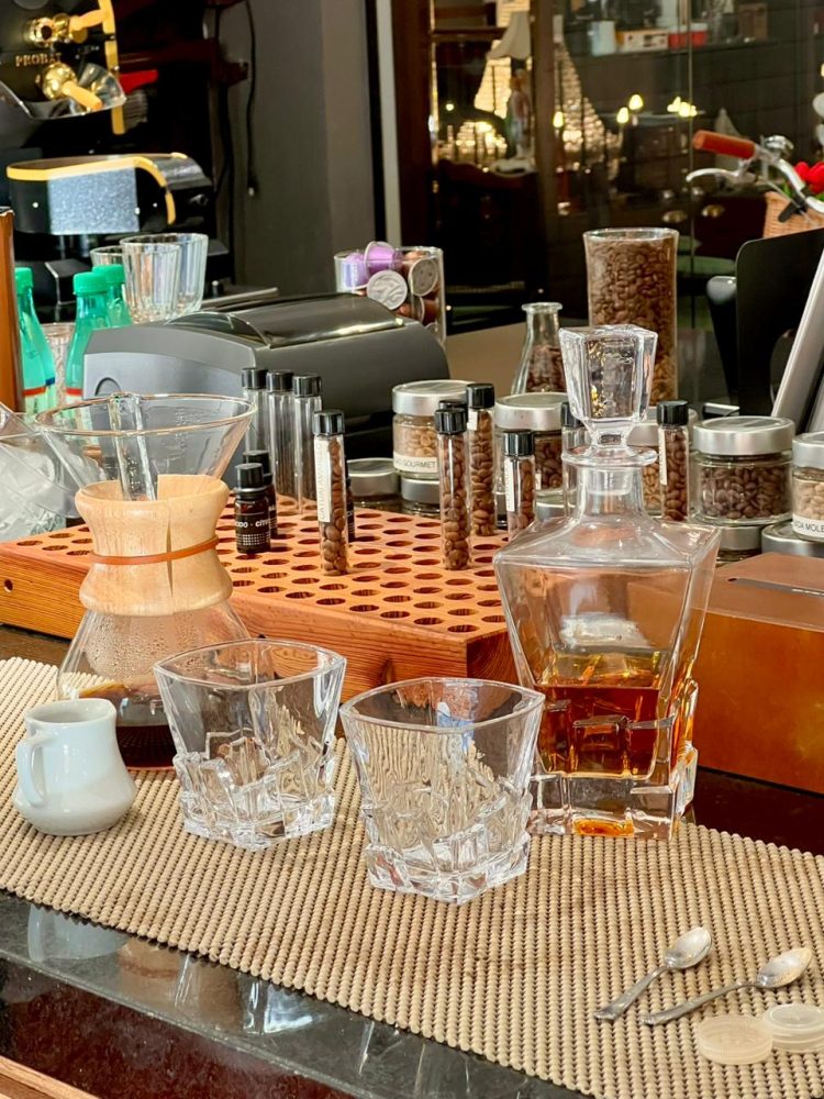 Para quem ama café: Maison Lalisse abre novas turmas de vivência Vivência Maison Lalisse, uma imersão, de duas horas de duração, pensada para quem deseja compreender melhor os cafés especiais e desenvolver olhar mais atento