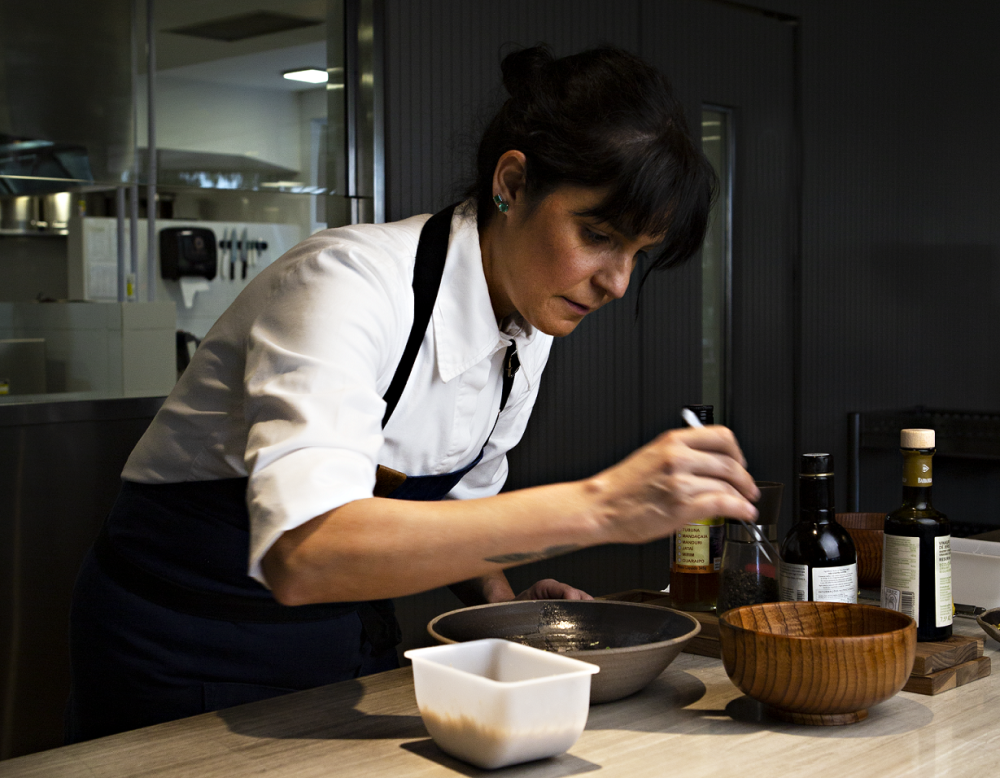 A chef Manu Buffara informa que encerrará sua atuação à frente da operação gastronômica do restaurante do Hotel Suryaa a partir de 01/07/2026,