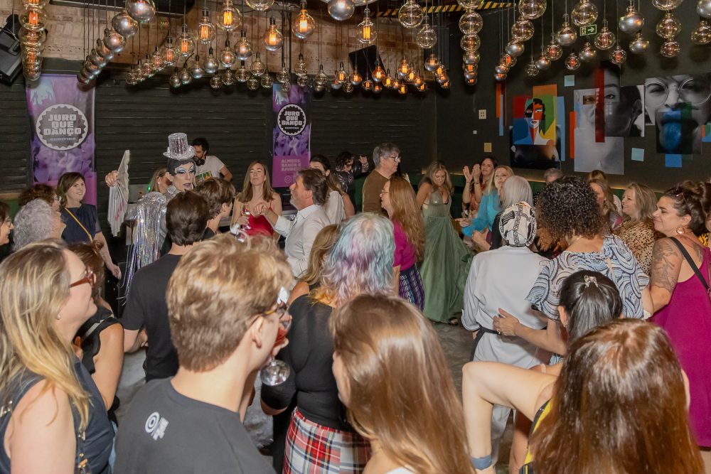 Juro Que Danço promove almoço beneficente que une gastronomia, música e solidariedade em Curitiba