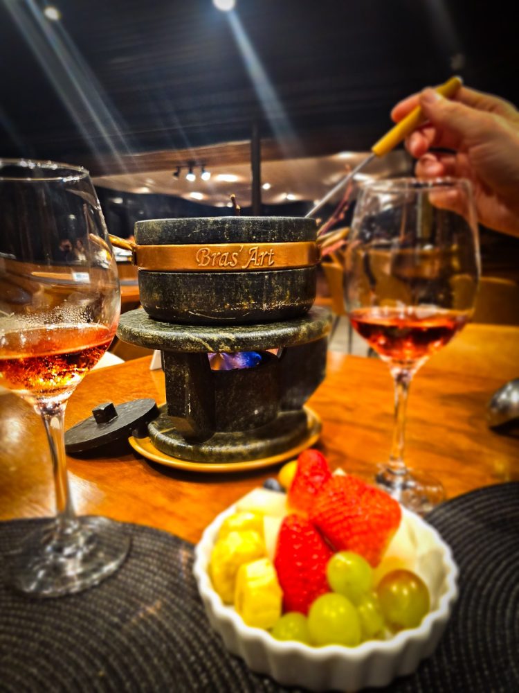 Dia dos Namorados no La Dolce Vita Tijucas do Sul terá fondue, fogueira, piquenique e clima verde e amarelo no fim de semana mais romântico do ano