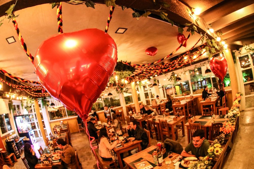 Essen Biergarten prepara experiência romântica de Dia dos Namorados com culinária alemã e clima intimista em Curitiba