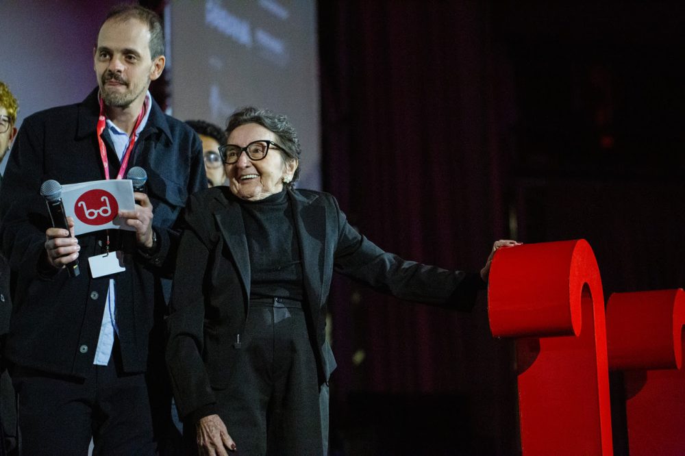Na última quinta-feira (4), a Ópera de Arame, emblemático ponto turístico do Paraná, se tornou uma grande sala de cinema para a abertura da 15ª edição do Olhar de Cinema - Festival Internacional de Curitiba. 