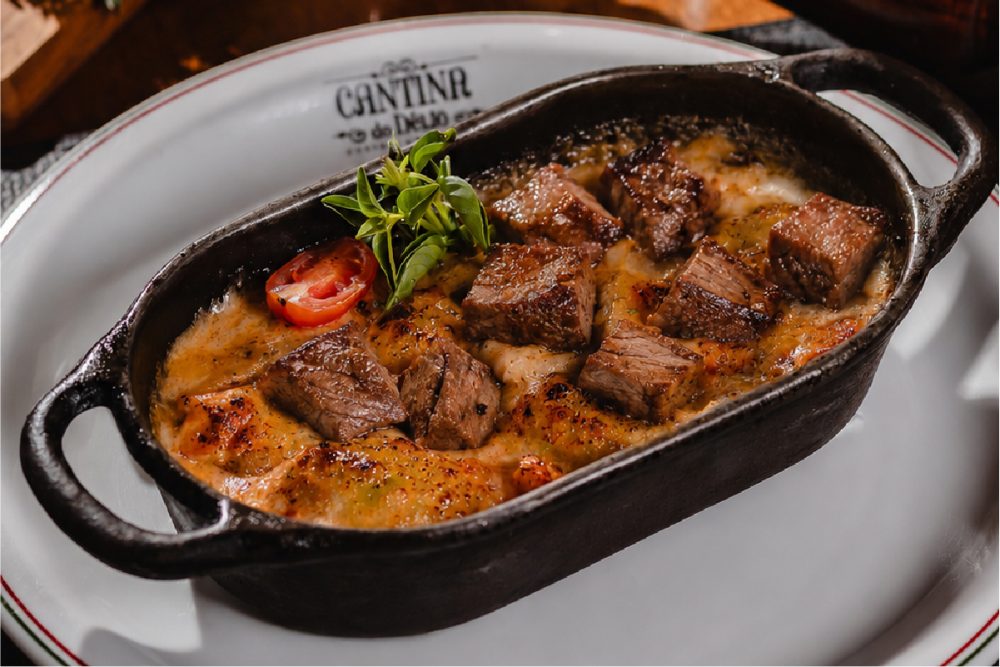 1º Festival Sabores do Inverno Curitiba reúne menus exclusivos em restaurantes da capital durante todo o mês de julho O inverno curitibano ganha um ingrediente especial com a realização do 1º Festival Sabores do Inverno Curitiba, que acontece de 1º a 31 de julho. A iniciativa reúne alguns dos restaurantes mais tradicionais e reconhecidos da capital paranaense, convidando moradores e turistas a descobrirem sabores criados especialmente para a estação.