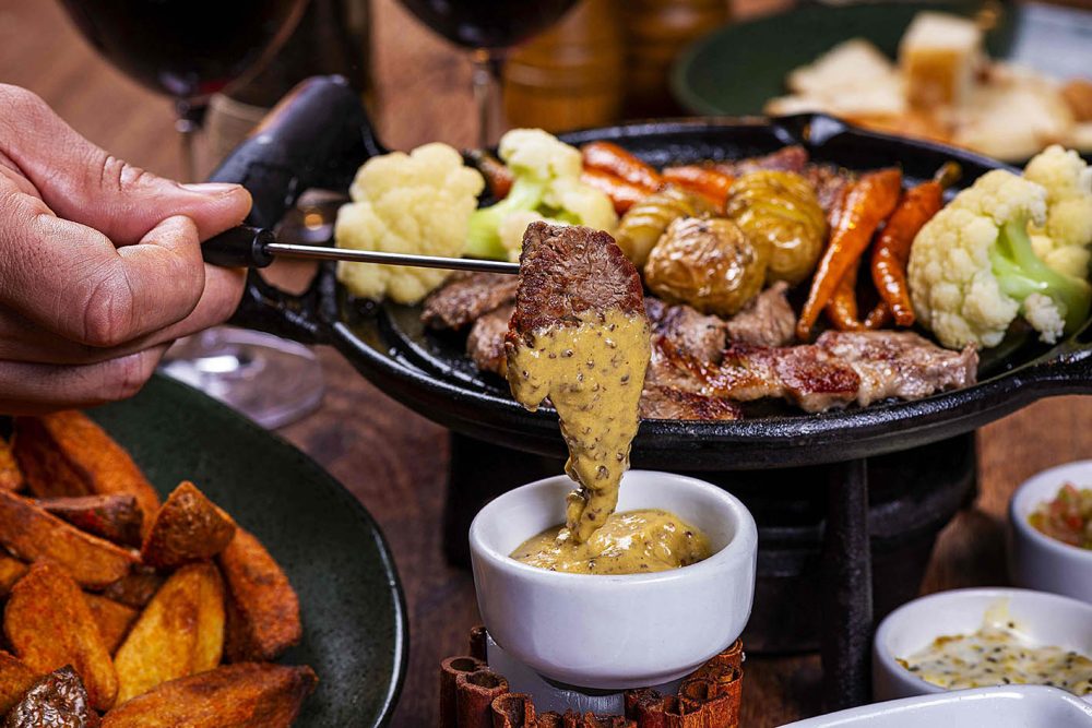 Fondue e cardápio de inverno esquentam clima no Maria Eugênia O restaurante Maria Eugênia celebra o inverno com novos pratos criados especialmente para a estação e a volta da fondue, uma das atrações mais tradicionais da casa nesta época do ano.
