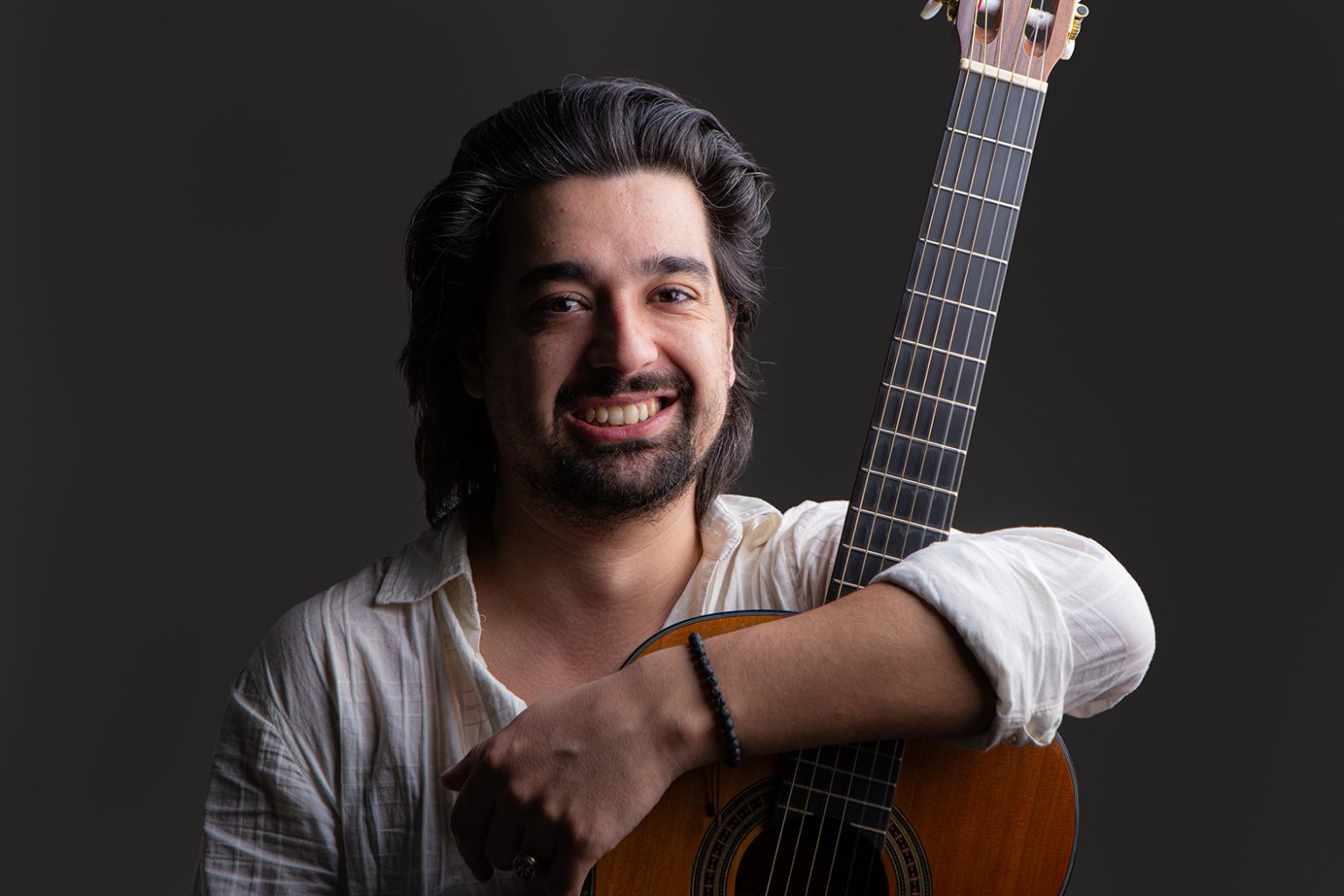 A CAIXA Cultural apresenta o sambista gaúcho Humberto Schumacher, quarta atração do projeto Samba de Bamba, para uma única apresentação no dia 21 de julho, terça-feira, às 20 horas, no teatro da CAIXA