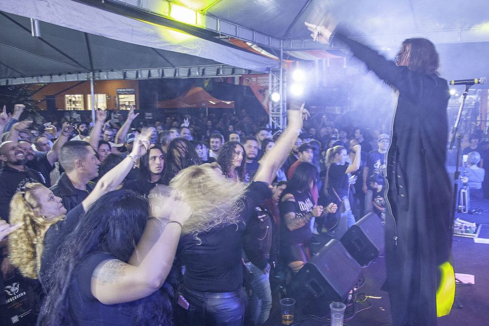 Ozzy Osbourne ganha homenagem em festa cervejeira na Bodebrown Esta quarta-feira, 22 de julho, marca um ano da morte de Ozzy Osbourne. Para homenagear o Príncipe das Trevas e seu legado roqueiro, a Bodebrown realiza neste sábado (25/7) uma edição especial do evento Growler Day