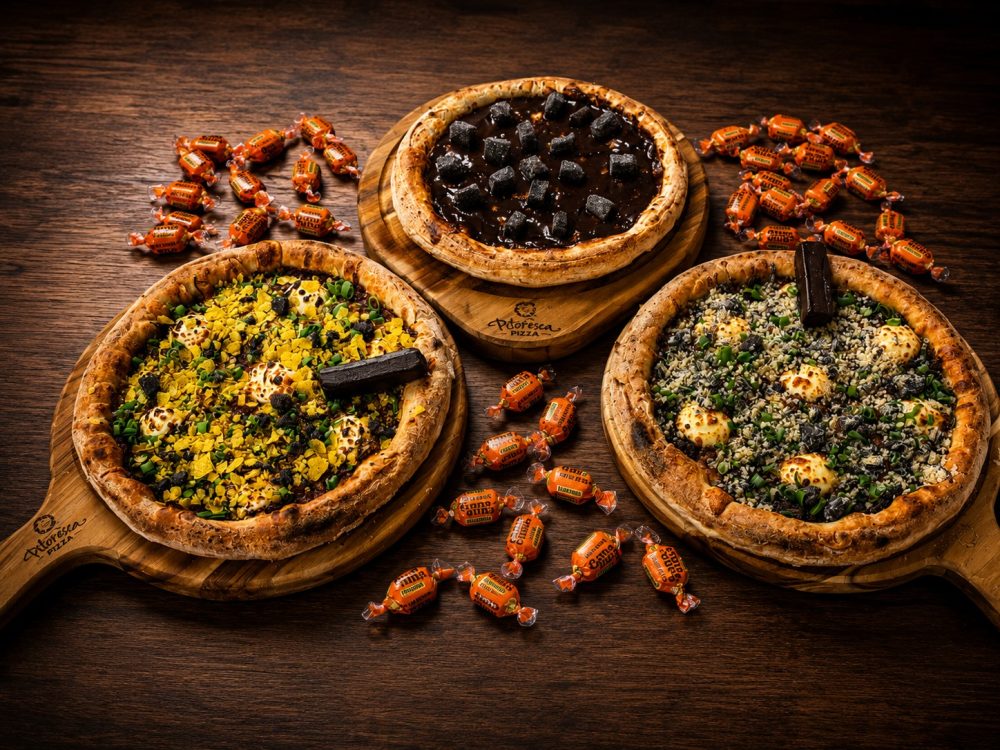 A chef e pesquisadora da culinária caiçara, Karla Manfredini, é a responsável pelo desenvolvimento da inovadora Farofa com Bala de Banana de Antonina, uma parceria viabilizada pela Pitoresca Pizza,