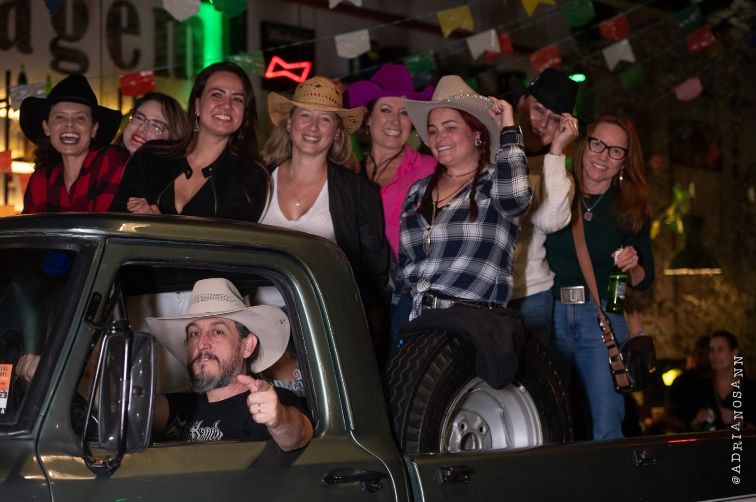 Evento gratuito acontece neste final de semana com atrações musicais, aulas de dança, comidas julinas, um bazar com produtos para Pin-Ups e atividades para toda a família