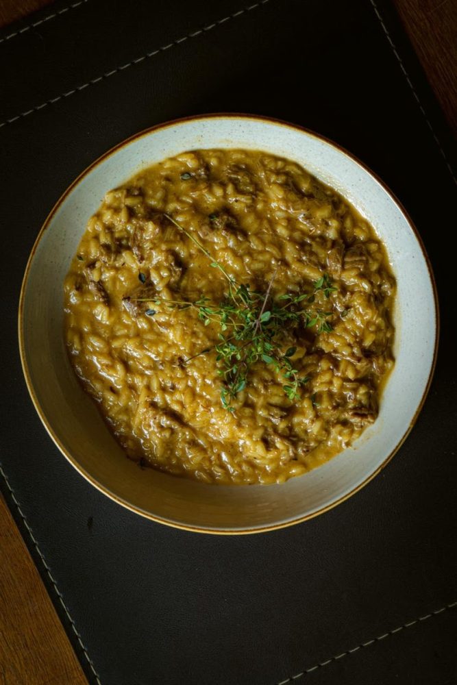 Fondue de abóbora cabotiá e risoto de costela são opções do cardápio de inverno Pensando nisso, o Grupo Canto lançou um cardápio especial de inverno, nas duas casas da capital paranaense, com pratos desenvolvidos especialmente para os dias frios.